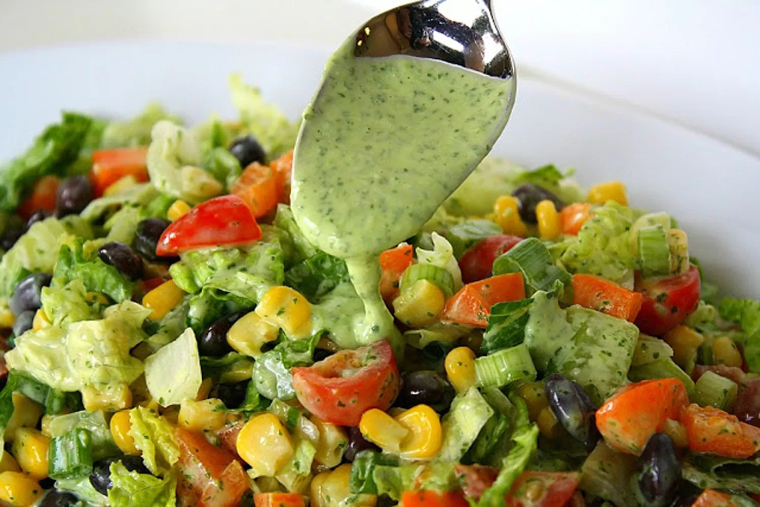 Prepará estos siete aderezos para potenciar el sabor de tus ensaladas