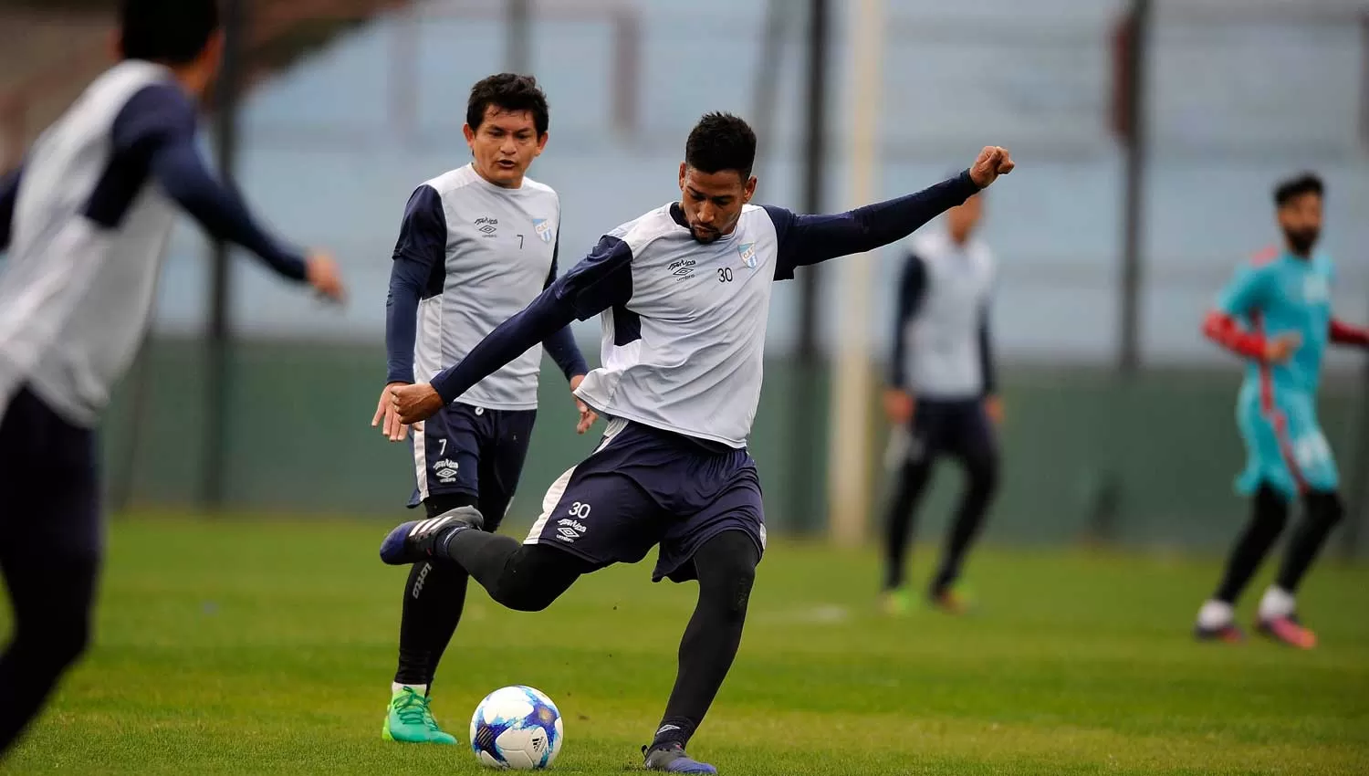 Atlético se quedó sin su hombre de contención en el mediocampo. ARCHIVO