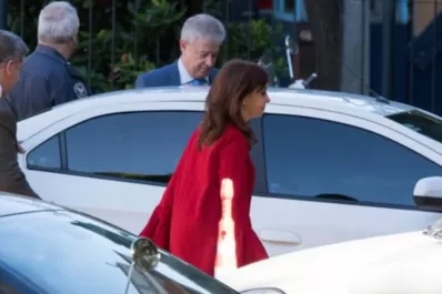Cristina se retiró de Comodoro Py tras presentar un escrito ante el juez Ercolini