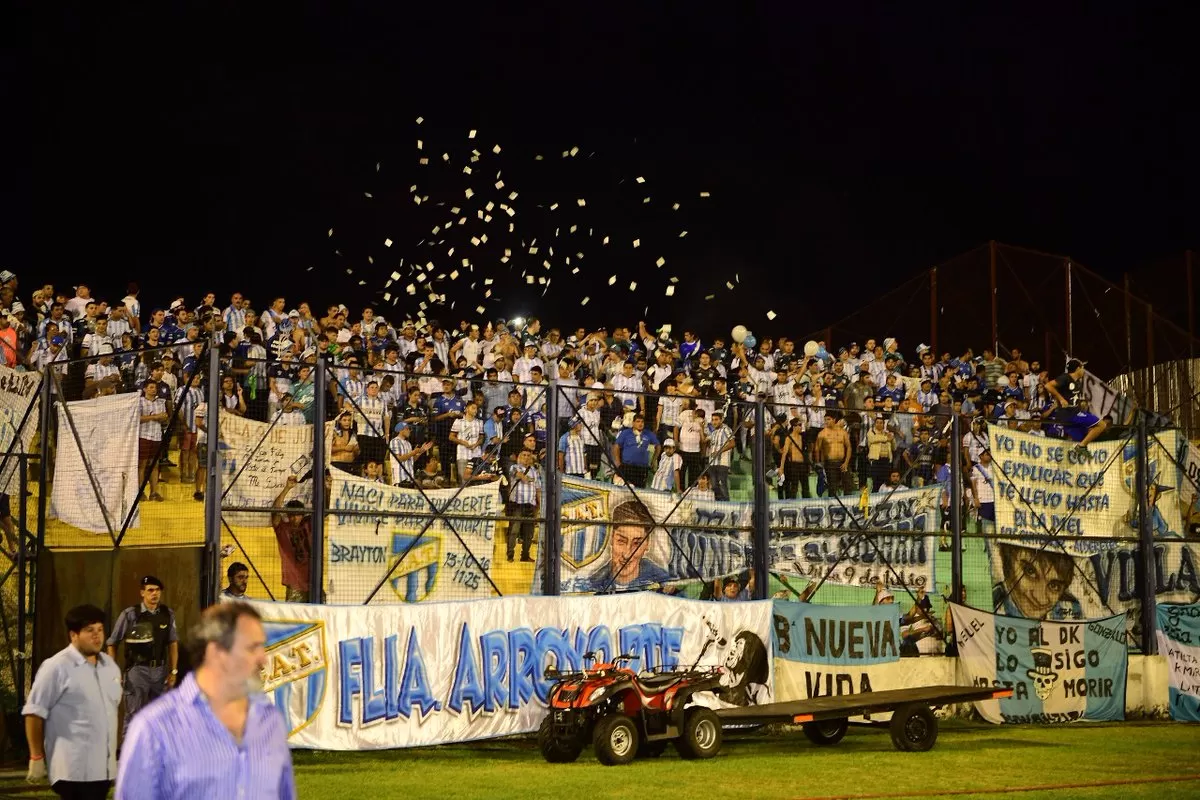 Invasión tucumana: cientos de hinchas Decanos viajaron a Formosa para ver a su equipo