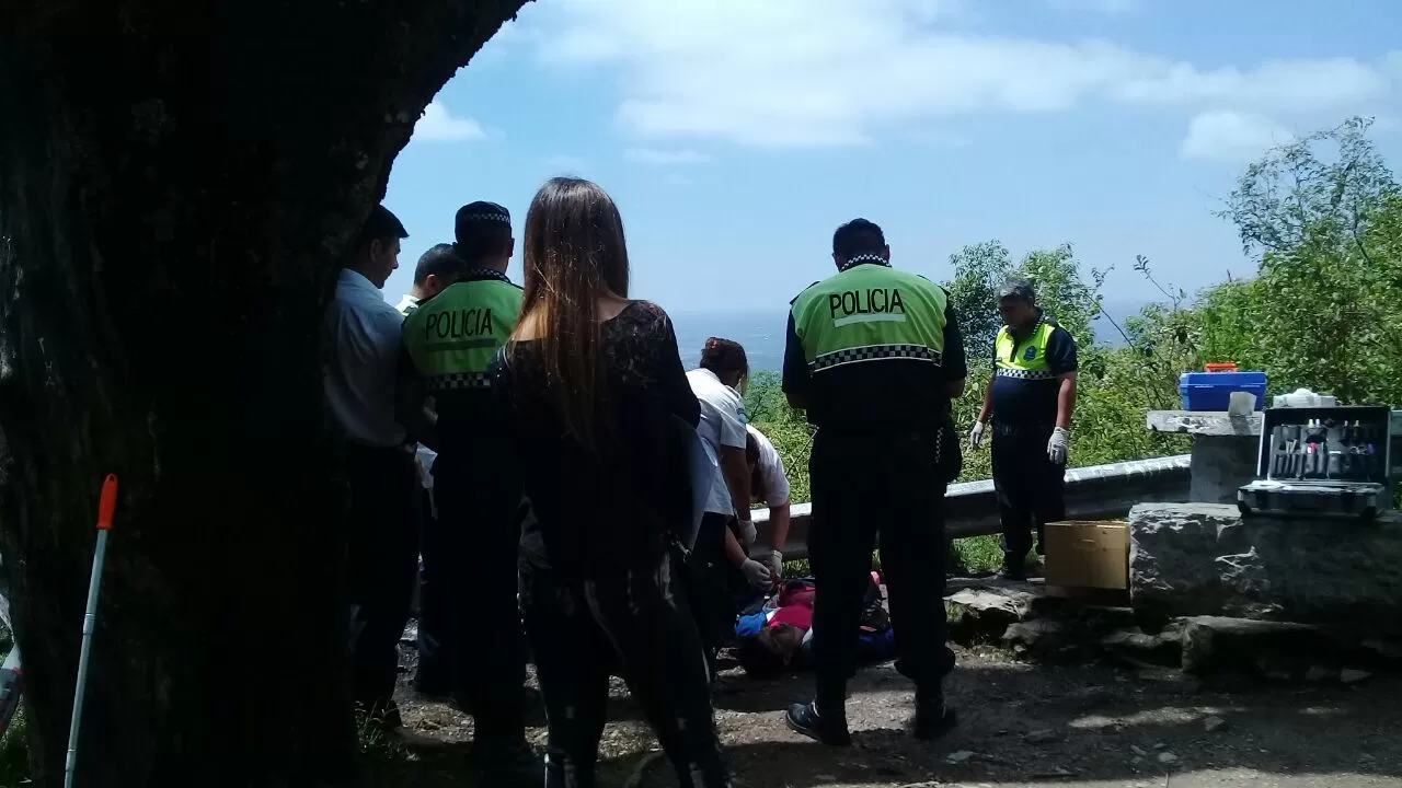 LA ESCENA DEL HECHO. La Policía trabaja en el lugar.