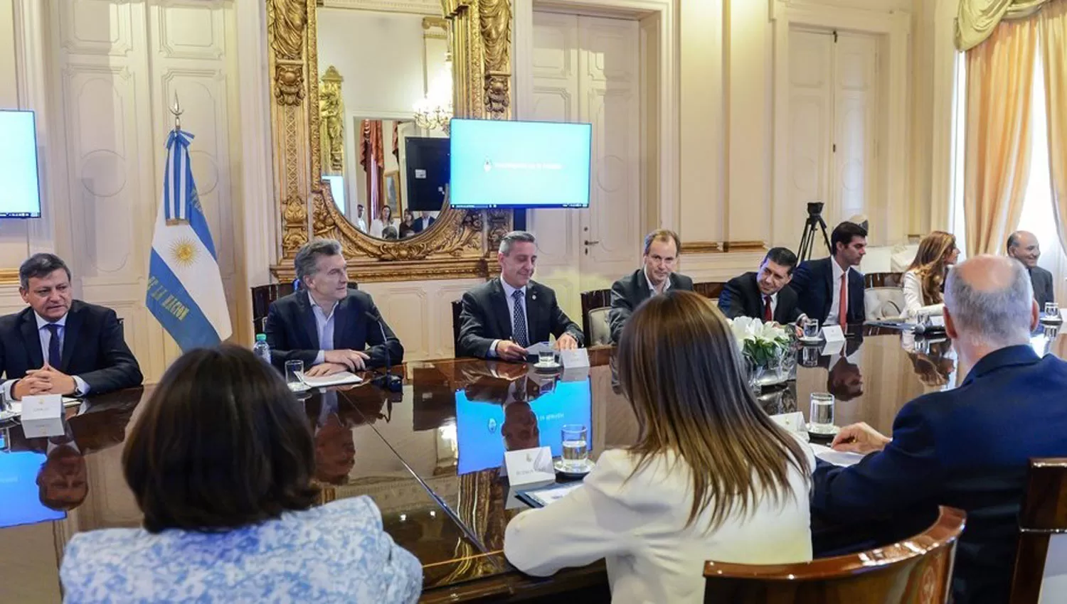 LA REUNIÓN. Macri y los gobernadores se reunieron ayer. FOTO TOMADA DE CLARIN