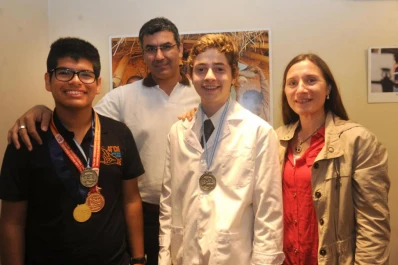 Apasionados por la química, salieron a competir y volvieron cargados de medallas