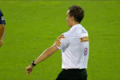 De blanco: los árbitros vistieron una indumentaria inédita por una campaña de concientización