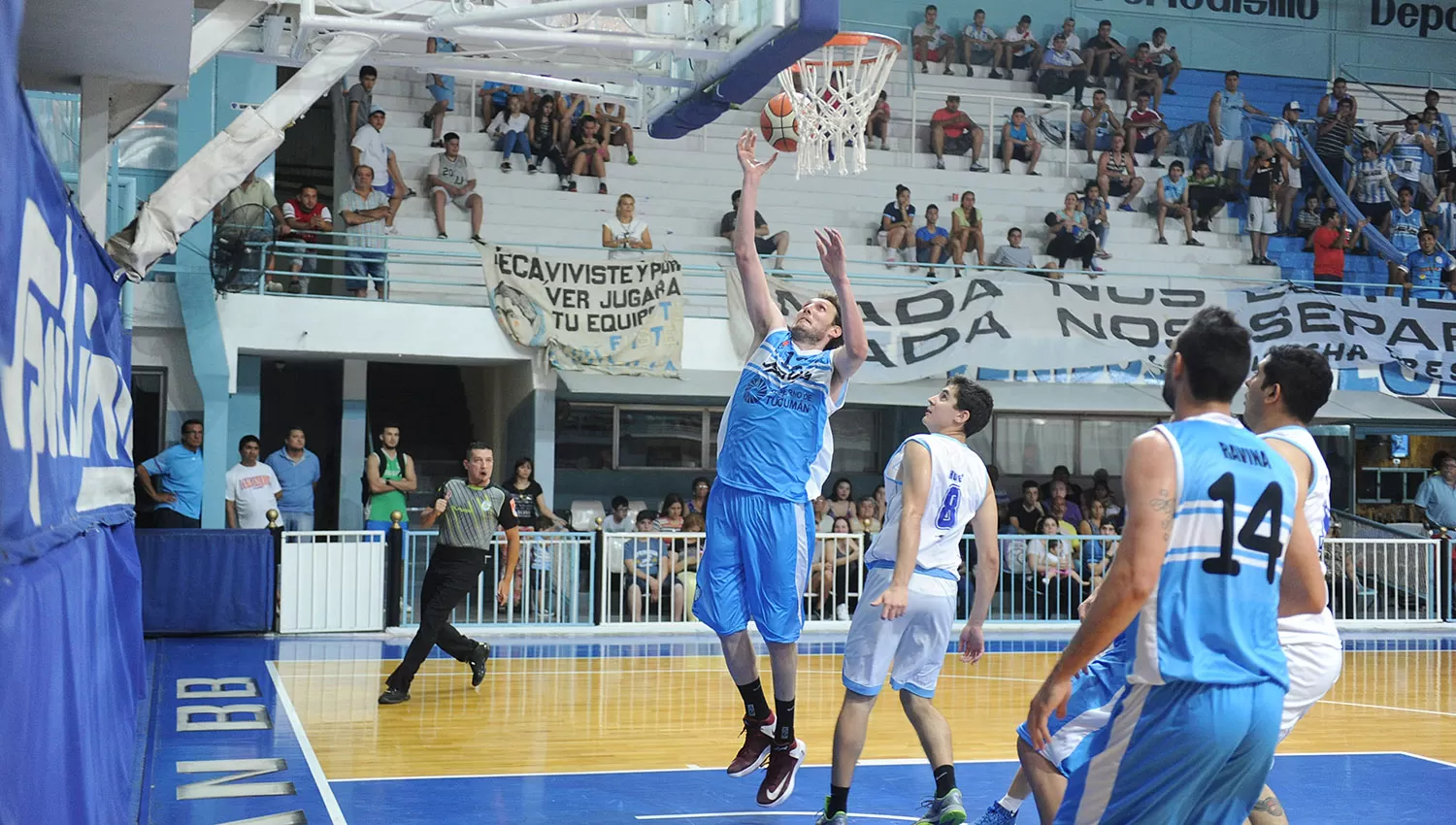 Diego Brezzo contribuyó con puntos y rebotes al triunfo beibi.
ARCHIVO