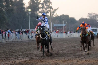Se corre el clásico Jockey Club por un pasaje a Palermo