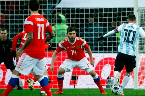 Con gol de Sergio Agüero, la Argentina derrotó sobre el final a Rusia