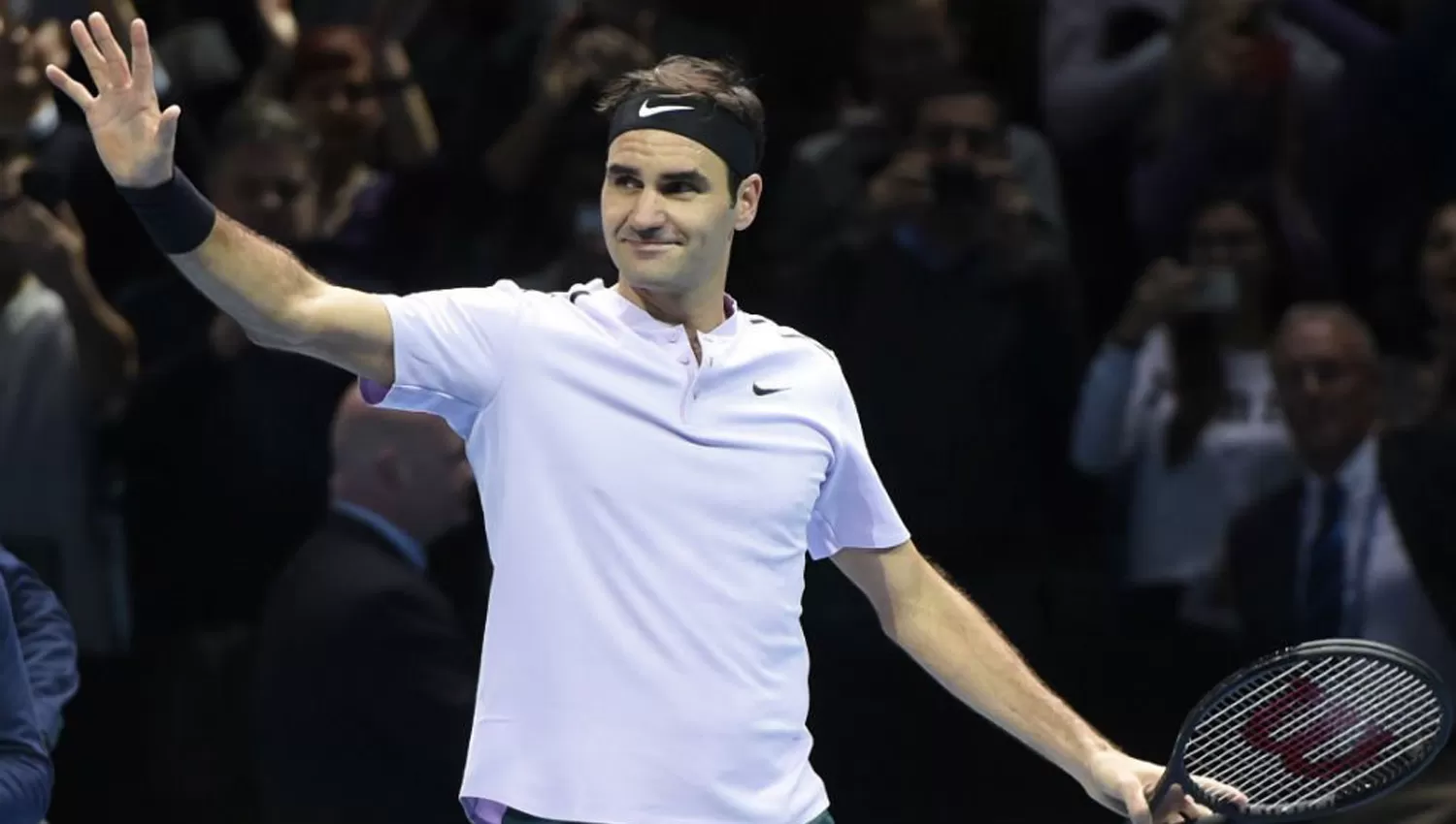 GANADOR. Roger Federer debutó con el pie derecho en Londres. (FOTO DE ESPECTADOR DEPORTES)