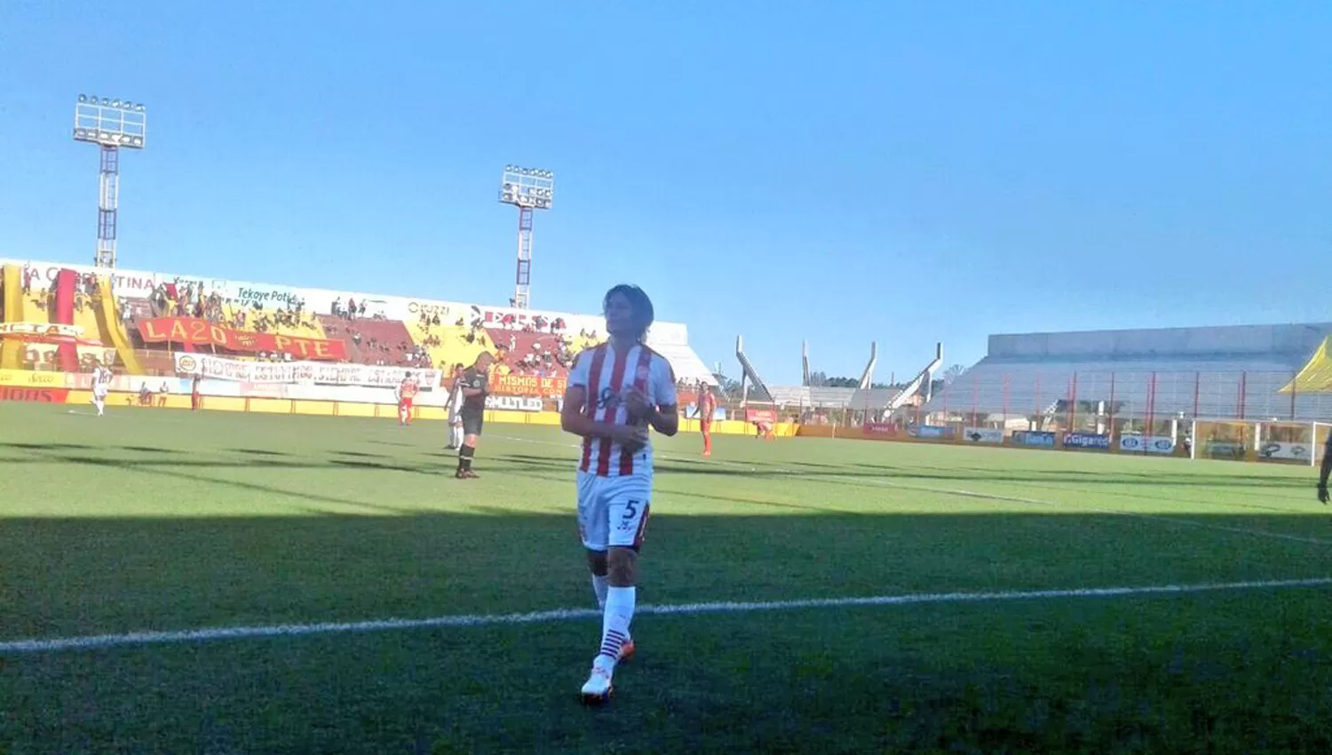 AFUERA. Sebastián Prediger se retiró lesionado en el primer tiempo. (FOTO DE MUNDO ASCENSO)