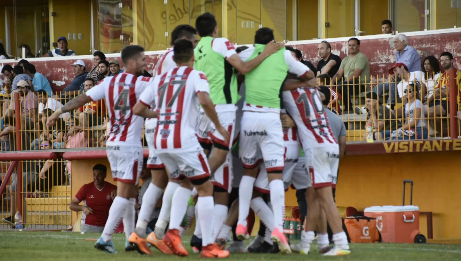 FESTEJO. San Martín se llevó el triunfo en Corrientes. (@CASMOficial)