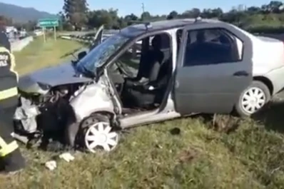 Video: chocó contra un guardarrail de cemento a metros del acceso a Tafí Viejo
