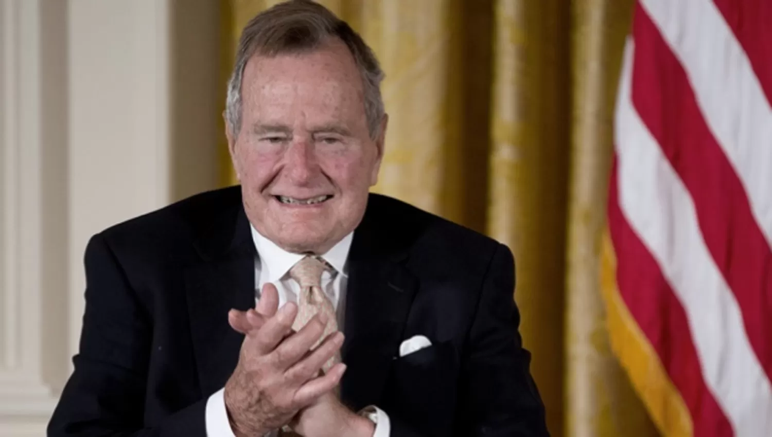 BUSH PADRE. FOTO DE TÉLAM