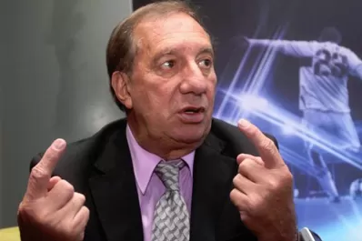 Consejo de Bilardo a Sampaoli: debe elegir el '9' sin hacerle caso a nadie