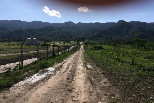 Según un vecino, la colocación de postes de luz modificará el paisaje del piedemonte