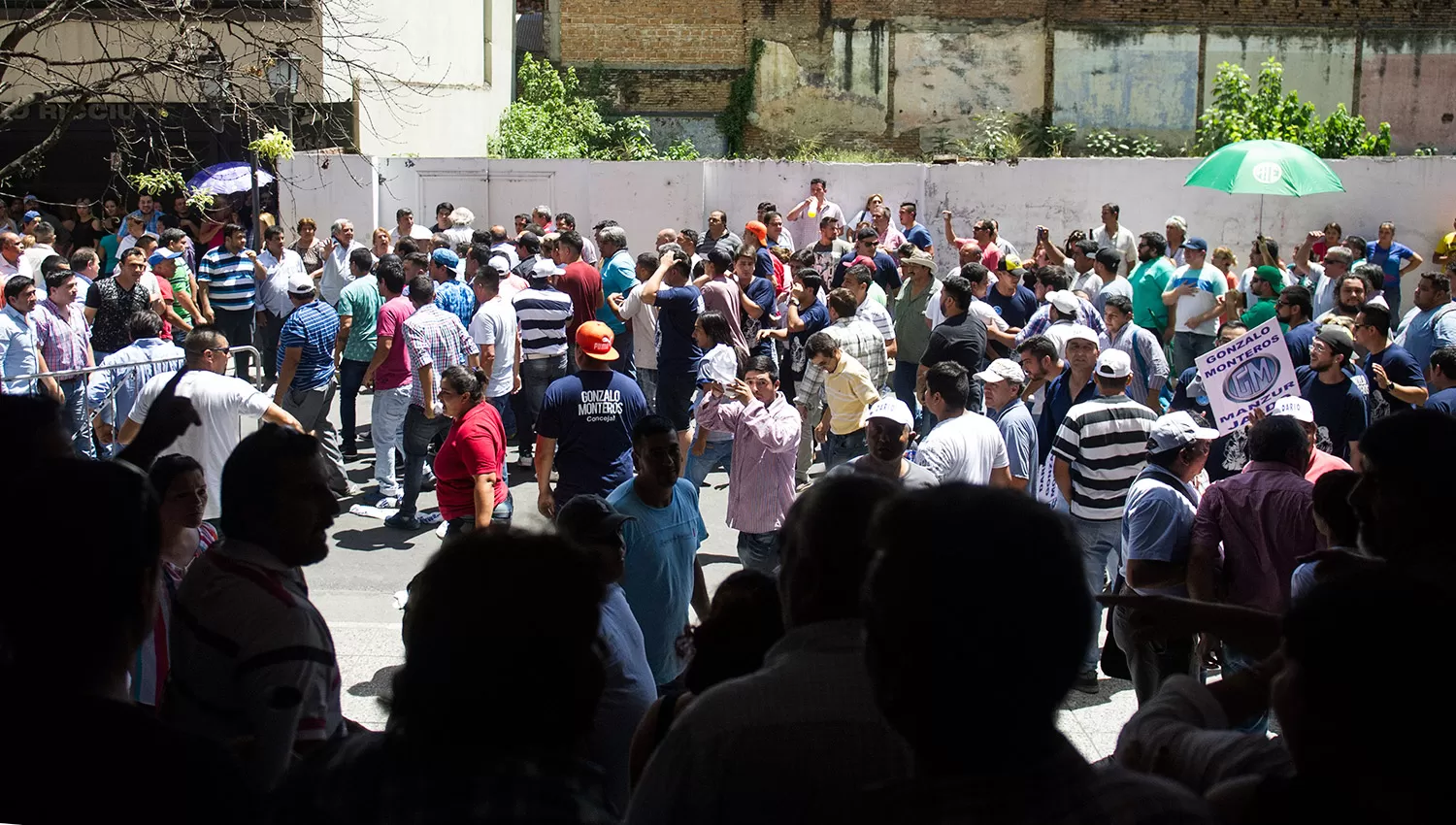 CORRIDAS Y AGRESIONES. Los enfrentamientos se dieron en Las Piedras al 400. LA GACETA / FOTO DE JORGE OLMOS SGROSSO