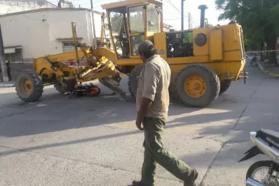 Un hombre murió después de chocar contra una motoniveladora en Monteros