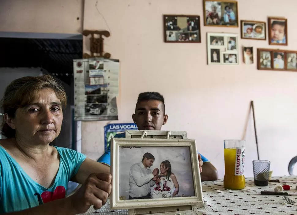 HACE CUATRO AÑOS. Esteban y Gabriela se casaron y tienen dos hijos. la gaceta / foto de Jorge olmos sgrosso