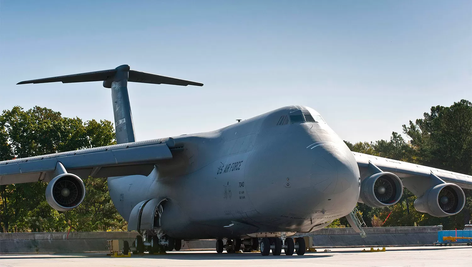 INMENSO. El avión C-5 Galaxy está preparado para el desastre. REUTERS