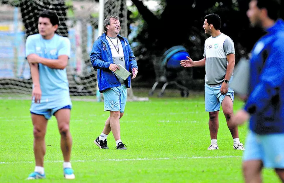 A PLENO. El plantel le dedicó ayer bastante tiempo a lo táctico. Hoy repite idea. la gaceta / foto de franco vera 