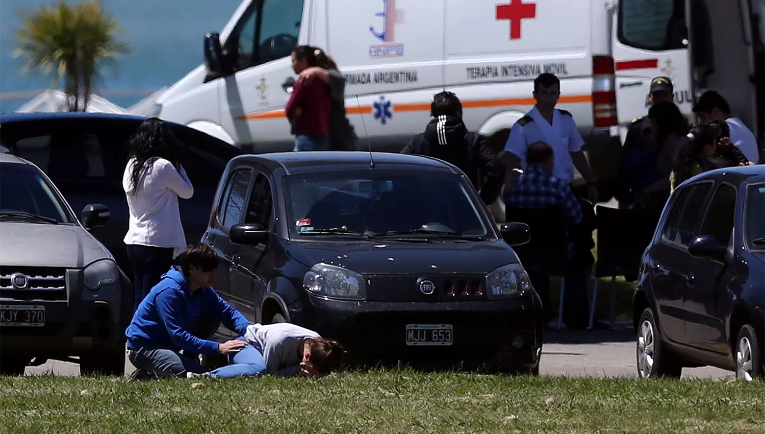 DESESPERACIÓN. Los familiares de los tripulantes fueron notificados de la explosión minutos antes de la conferencia de prensa de Balbi. FOTOS DE DYN