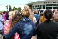 Furia, llanto y descontrol: las reacciones de los familiares cuando supieron sobre la explosión en el submarino