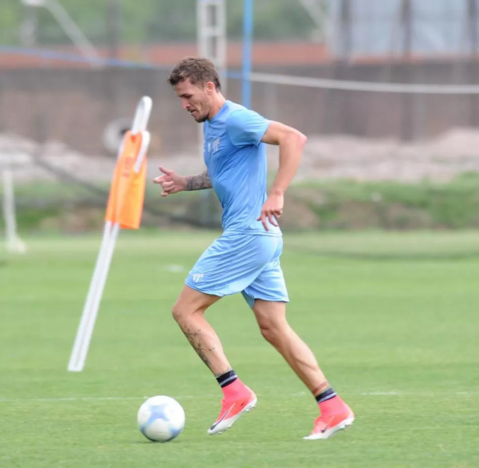 OTRA BAJA. Franco Sbuttoni podría estar fuera de las canchas varias semanas. la gaceta / foto de hector peralta