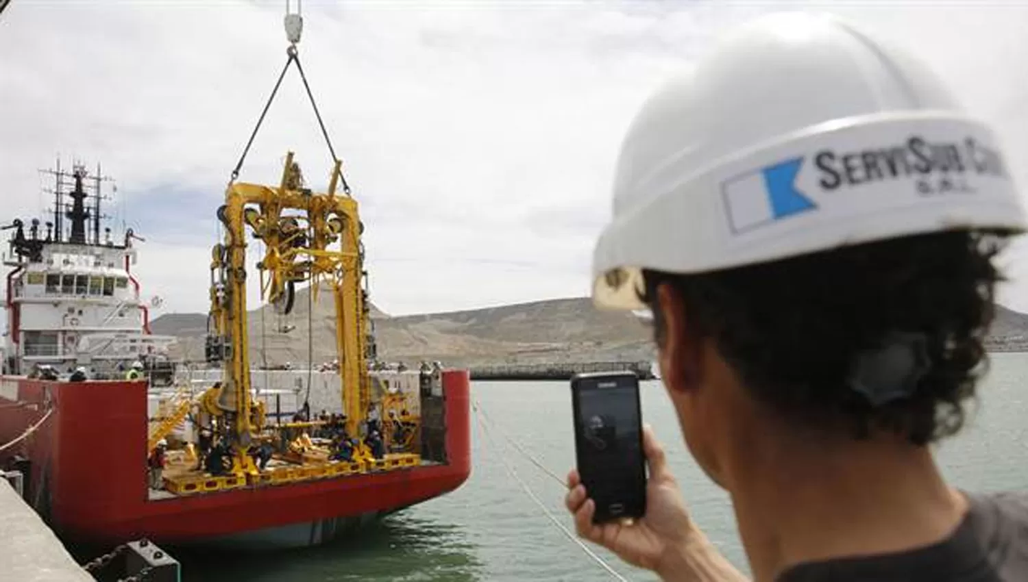 LOS PREPARATIVOS PARA BUSCAR AL ARA SAN JUAN. FOTO TOMADA DE LANACION.COM.AR