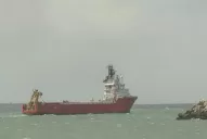 Zarpó el buque que lleva el minisubmarino estadounidense para buscar al ARA San Juan