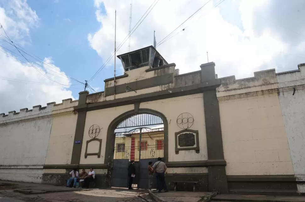 MANIOBRAS TRAS LOS MUROS. Testigos declararon cómo es el sistema de venta de drogas que habrían implementado los guardiacárceles en el penal. la gaceta / foto de frnaco vera