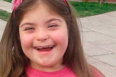 Denunció que a su hija con síndrome de Down le negaron la comunión por no saber el Padrenuestro