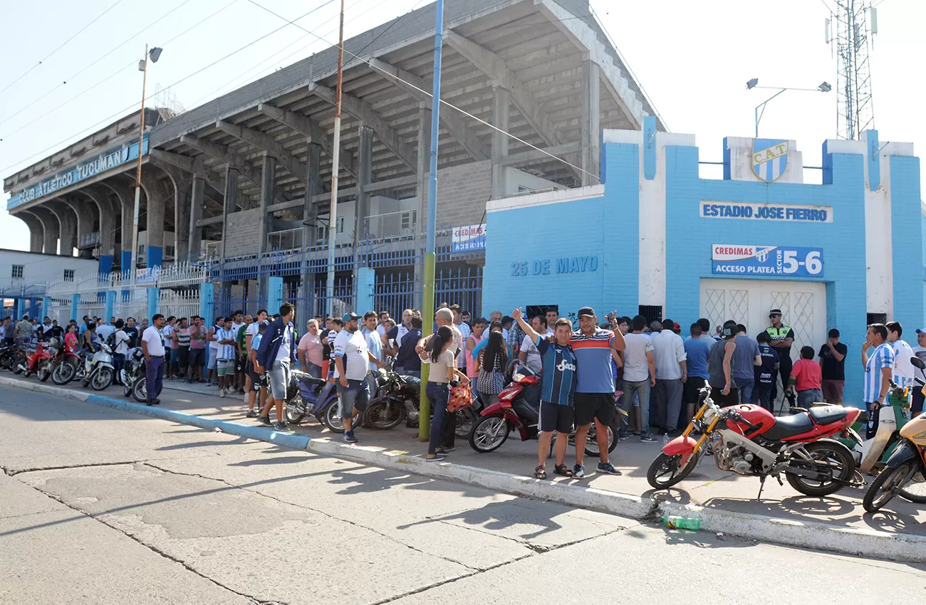 VENTA DE ENTRADAS. Los fanáticos de Atlético no querrán perderse la gran final con River. (ARCHIVO)