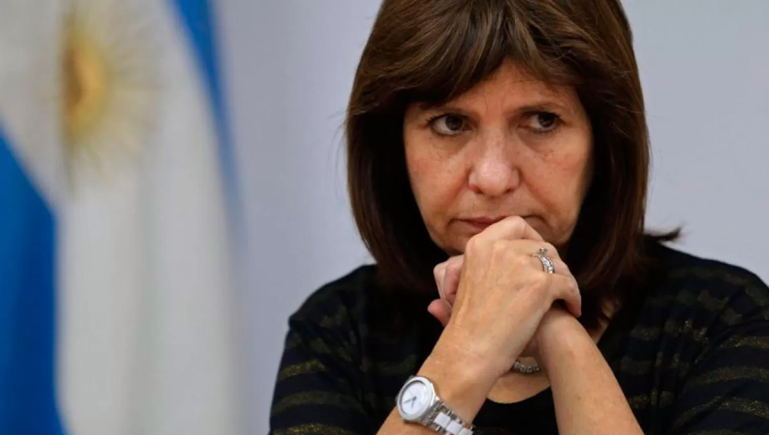 Bullrich daba explicaciones sobre lo sucedido con los mapuches y Macri la interrumpió para respaldarla