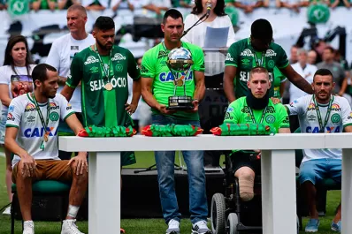 A un año de la tragedia de Chapecoense: ¿cómo viven hoy los tres futbolistas que sobrevivieron al accidente?