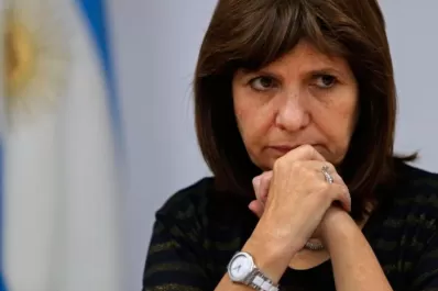Bullrich daba explicaciones sobre lo sucedido con los mapuches y Macri la interrumpió para respaldarla