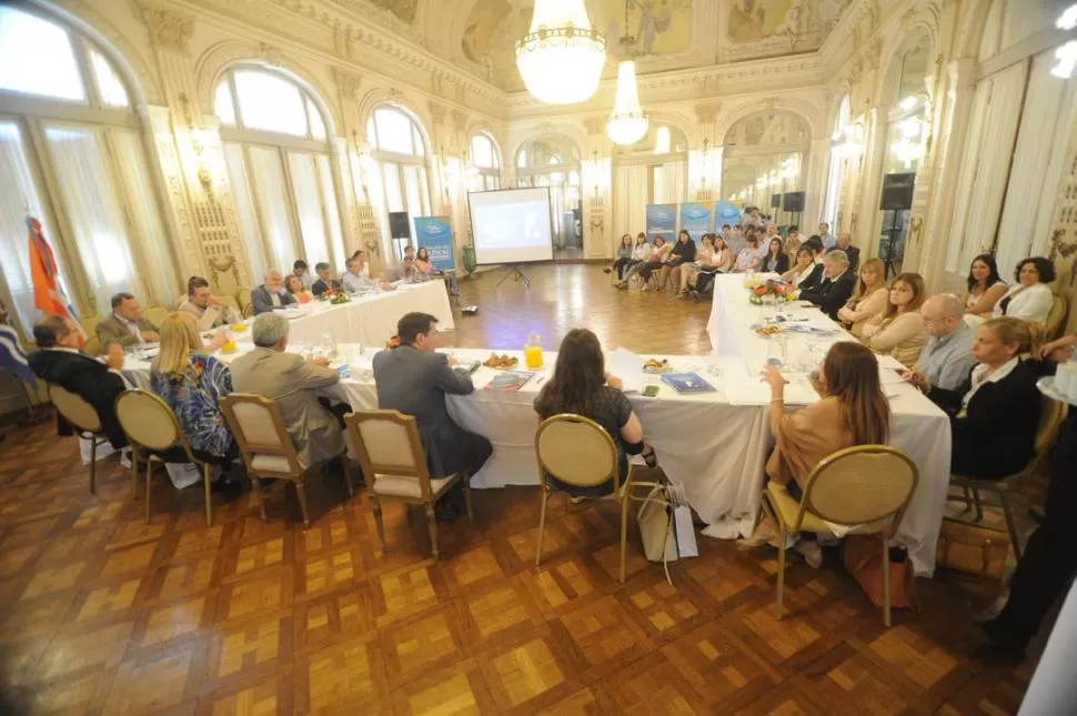 EN EL SALÓN BLANCO. Los funcionarios debatieron sobre la realidad social. la gaceta / foto de Antonio Ferroni