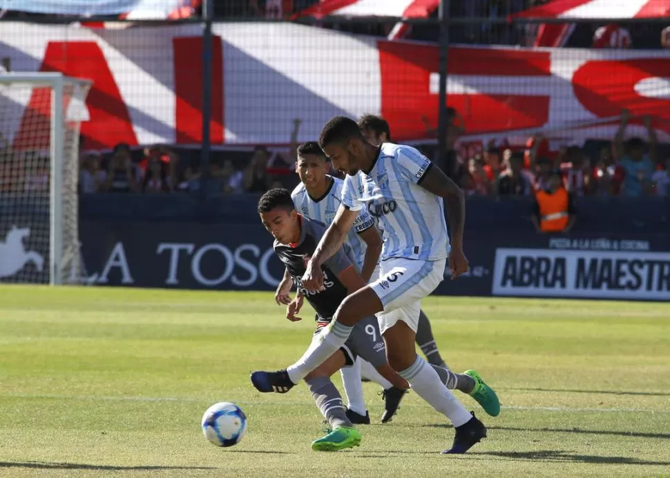 EL PASADO, PISADO. Vencer a Estudiantes de visitante sigue siendo una cuenta pendiente para Atlético, que ayer comenzó a preparar el duelo con San Lorenzo. foto de maría silvia granara (especial para la gaceta)