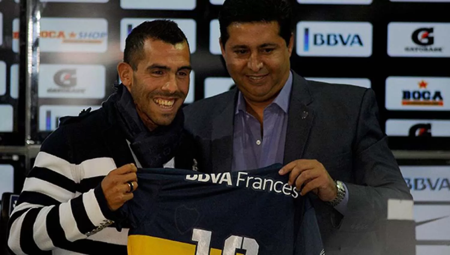 Angelici estuvo en China tramitando otro regreso de Tevez a Boca.
ARCHIVO