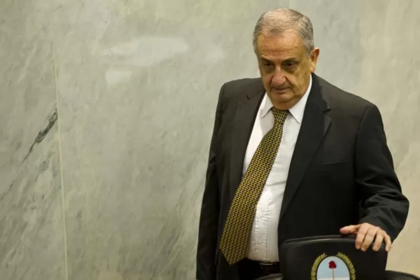 Legisladores piden examinar los gastos hace más de una década