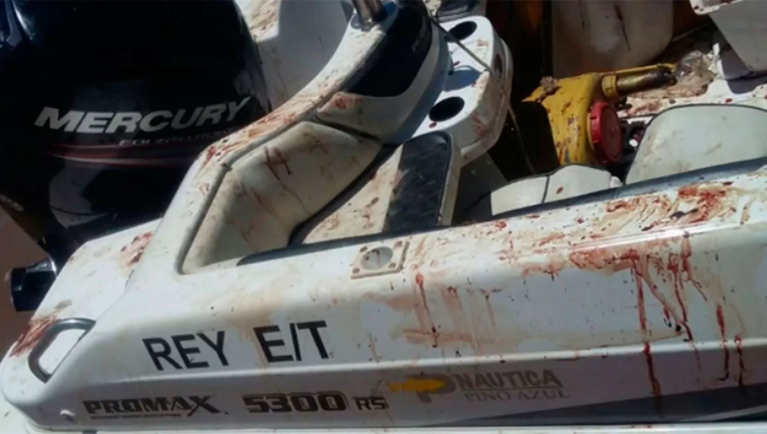 Así quedó la lancha en la que Matías Messi se movilizaba. FOTO TOMADA DE INFOBAE