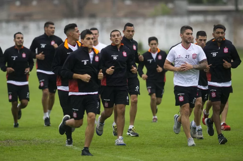UN “RELOJITO”. Espíndola López viene cumpliendo en su función como marcador de punta. “Hay que ayudar al equipo”, dijo. la gaceta / FOTO DE DIEGO ARáOZ