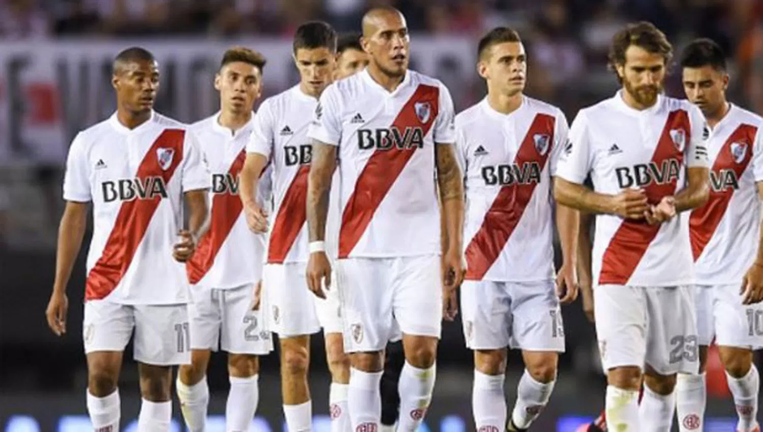 EN BUSCA DE LA RECUPERACIÓN. River viene mal pero intentará lograr el triunfo en La Plata. (ARCHIVO)