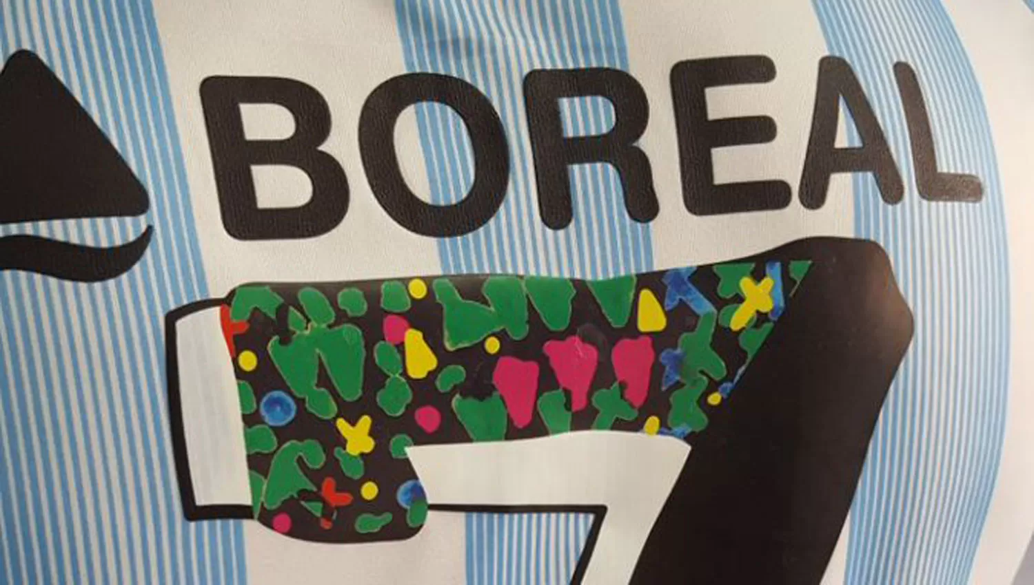 COLORIDA. Así lucen los números de las camisetas que utiliza Atlético ante Colón. (@ATOficial)