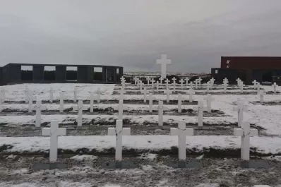 Cartas, documentos y llaveros para evocar a los combatientes de Malvinas