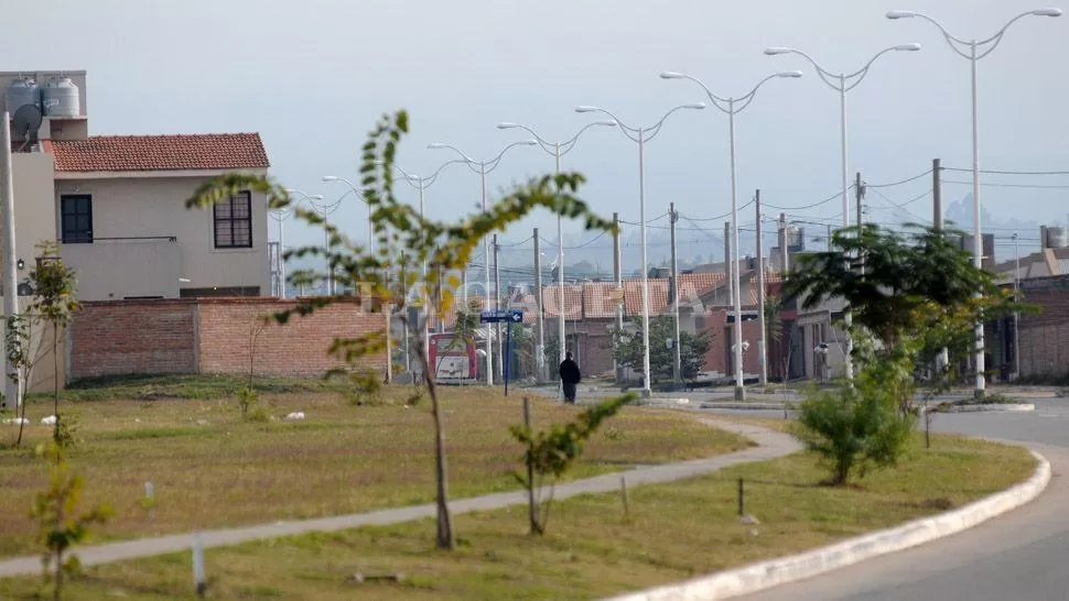 Cuestionan la adjudicación de viviendas a la Uocra en Lomas