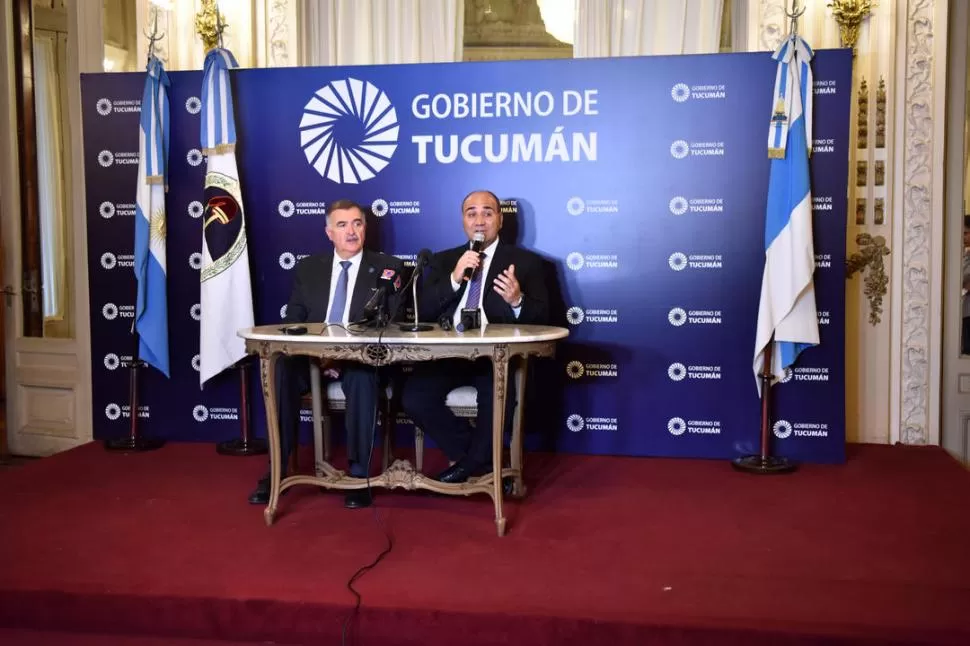 EN LA CASA DE GOBIERNO. Manzur presenta a Jaldo, en la conferencia. la gaceta / foto de Inés Quinteros Orio