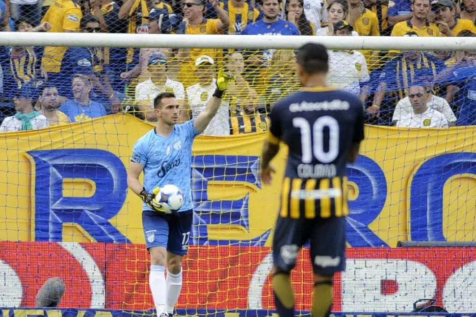 Sánchez tuvo buenos momentos defendiendo el arco de Atlético. FOTO DE MARCELO MANERA (ARCHIVO)