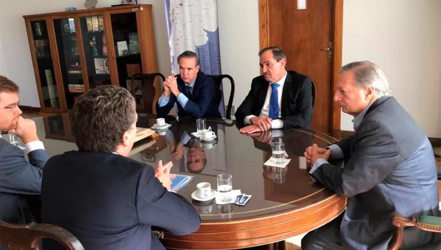 REUNIÓN CON MINISTROS. Alperovich y Pichetto solicitaron ante Aranguren y Dujovne que se revean las medidas que afectan a la industria surcoalcoholera. 