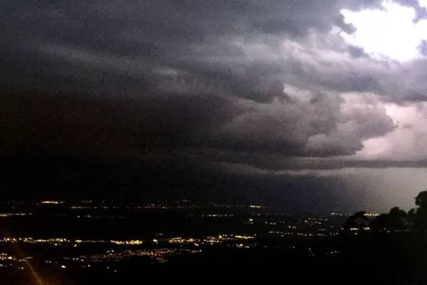 Emiten un alerta por posibles tormentas fuertes y caída de granizo en Tucumán
