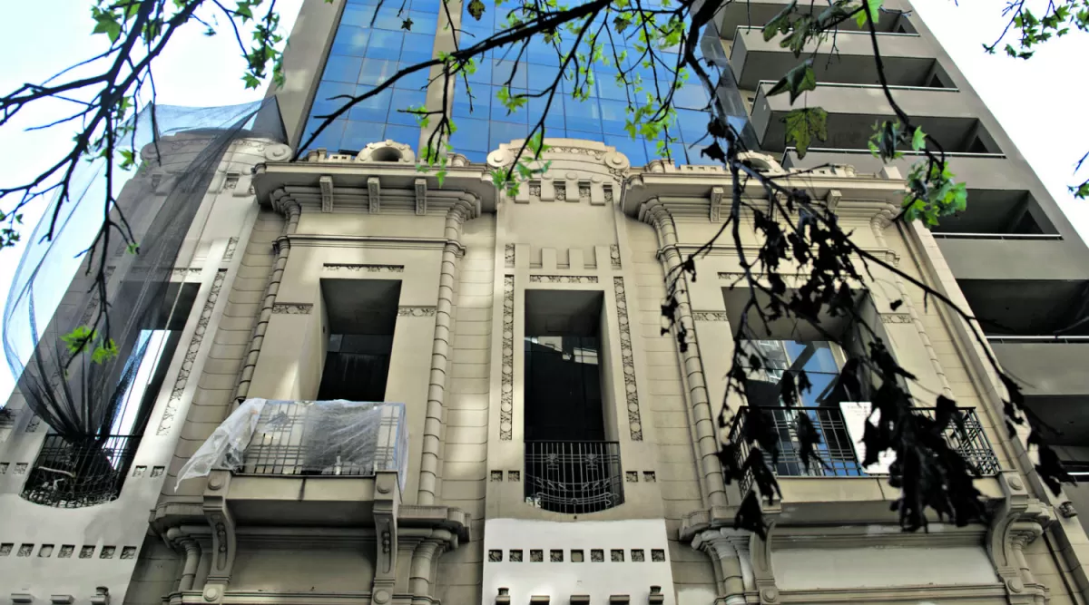 PATRIMONIO. El edificio se impone sobre Virgen de la Merced al 100. la gaceta / FOTO DE JORGE OLMOS SGROSSO