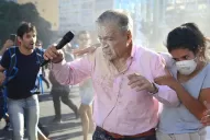 Periodistas detenidos, agredidos y lastimados en los choques en torno al Congreso